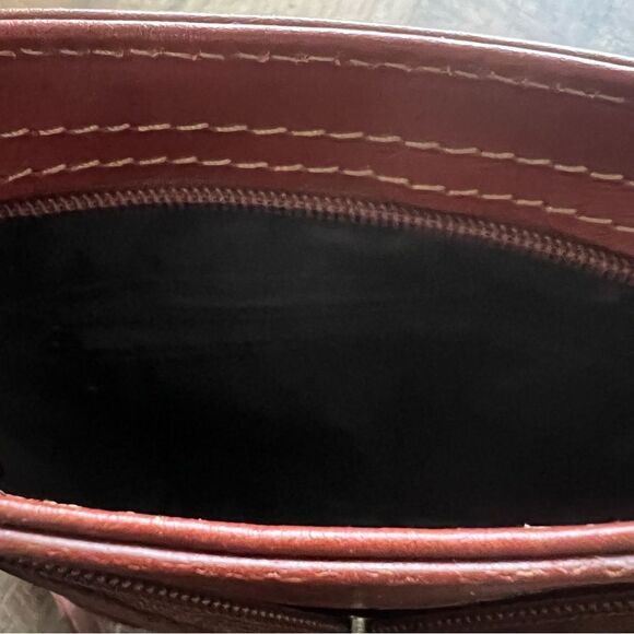 Vera Pelle Italy Small Brown
Leather Zip Front Crossbody
Bag, 7.5" x7.5" - Picture 15 of 16